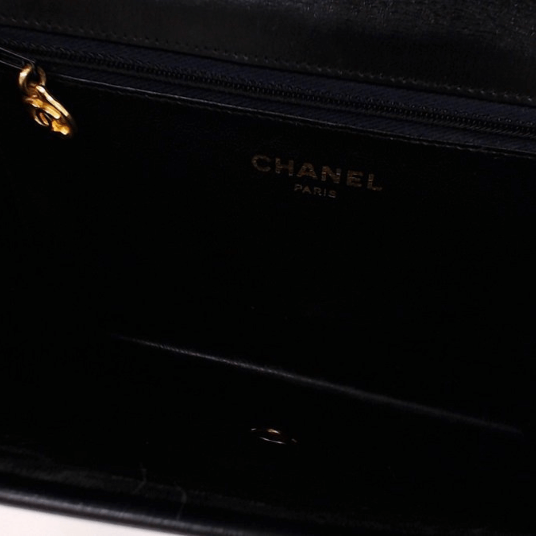 Chanel Medium Classic flap w/ GHW 