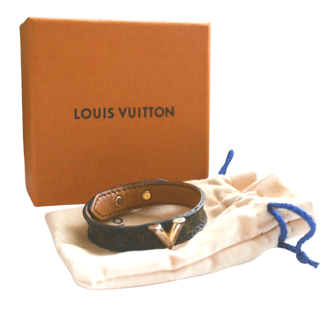 hardware Beperkt Rechtmatig Louis Vuitton Essential V Luxury bracelet